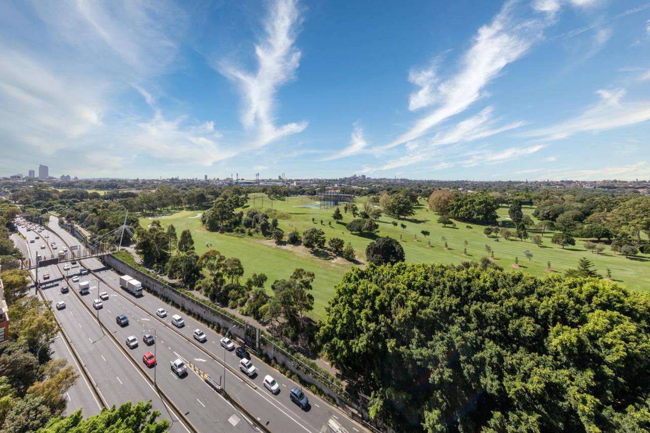 Meriton Suites Waterloo Sydney Kültér fotó The Domain, Melbourne