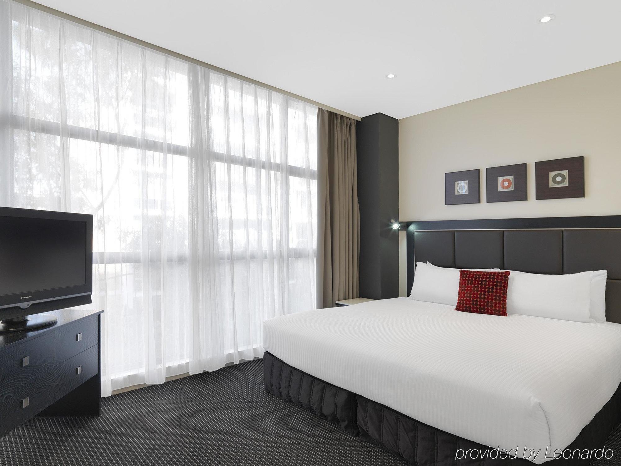 Meriton Suites Waterloo Sydney Kültér fotó A bedroom at the hotel