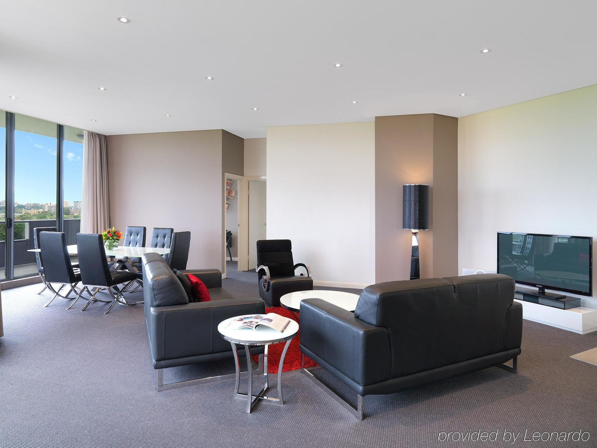 Meriton Suites Waterloo Sydney Kültér fotó Living room