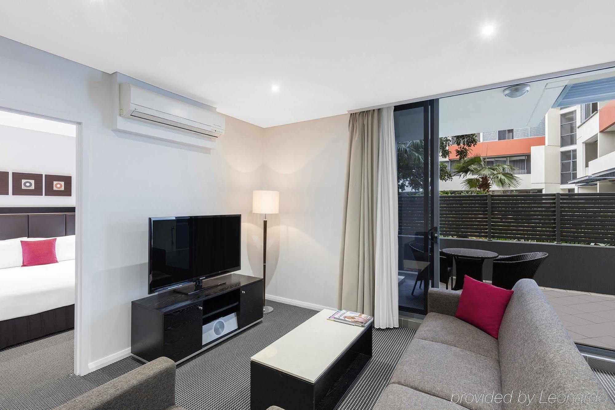 Meriton Suites Waterloo Sydney Kültér fotó A typical apartment at the hotel