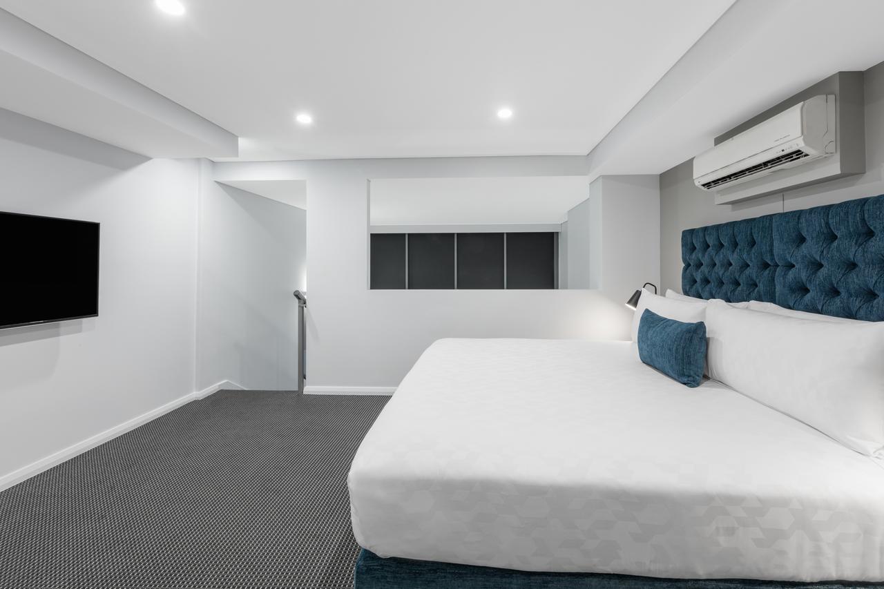 Meriton Suites Waterloo Sydney Kültér fotó A bedroom at the hotel