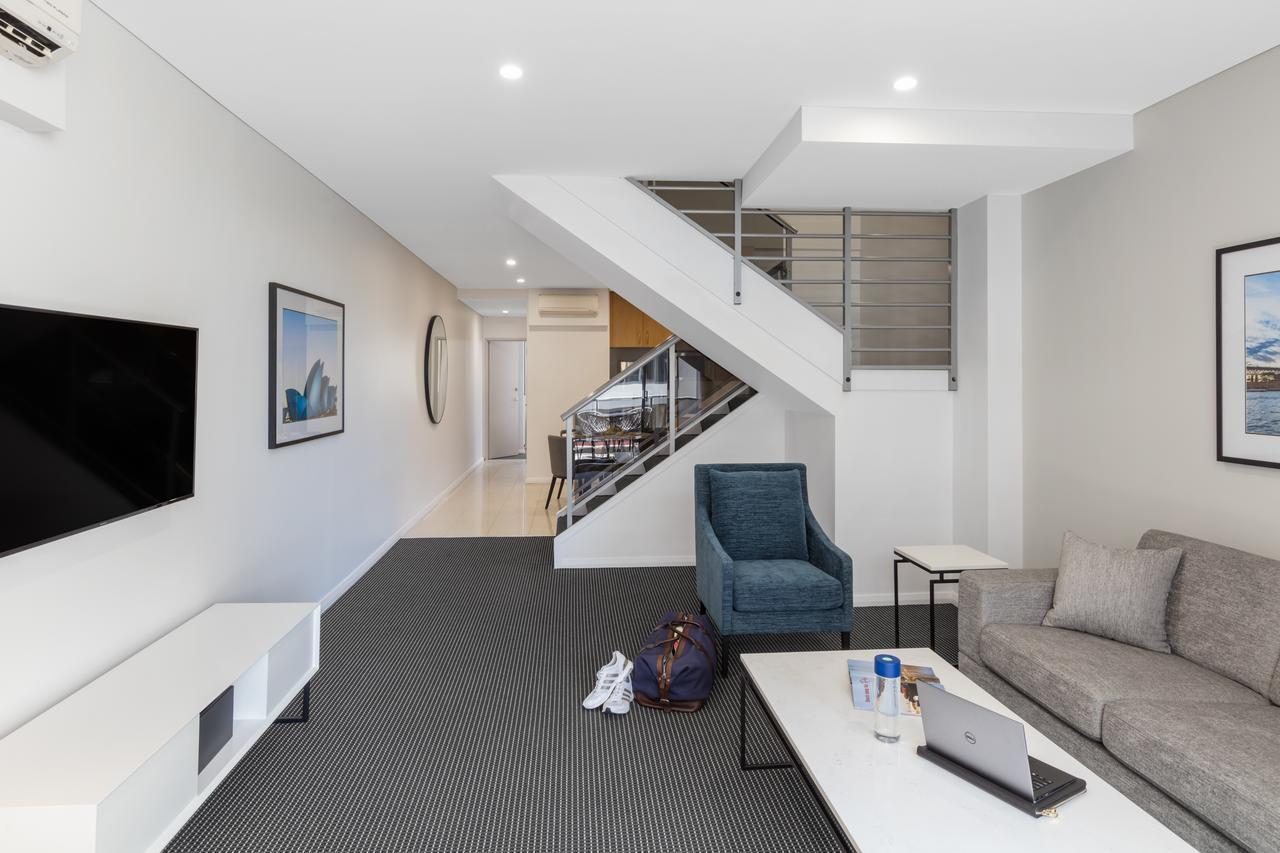 Meriton Suites Waterloo Sydney Kültér fotó A typical apartment at the hotel