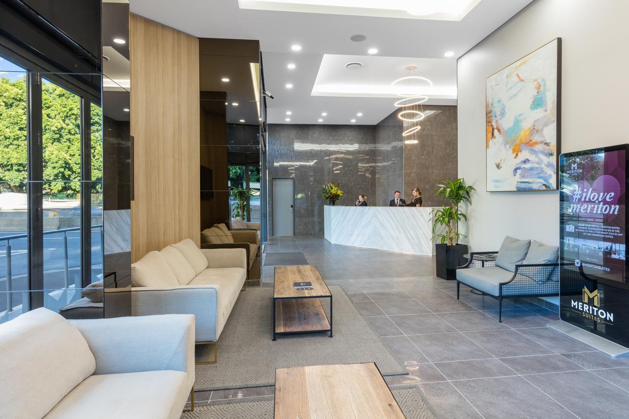 Meriton Suites Waterloo Sydney Kültér fotó Lobby
