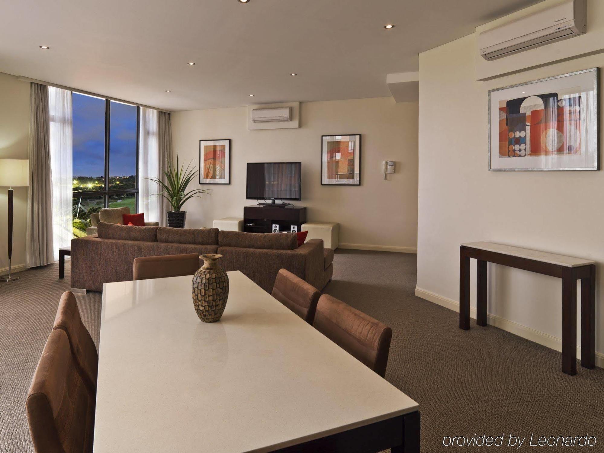 Meriton Suites Waterloo Sydney Kültér fotó A typical apartment interior